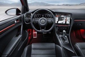 VW Golf R Touch Cockpit mit 3 Displays